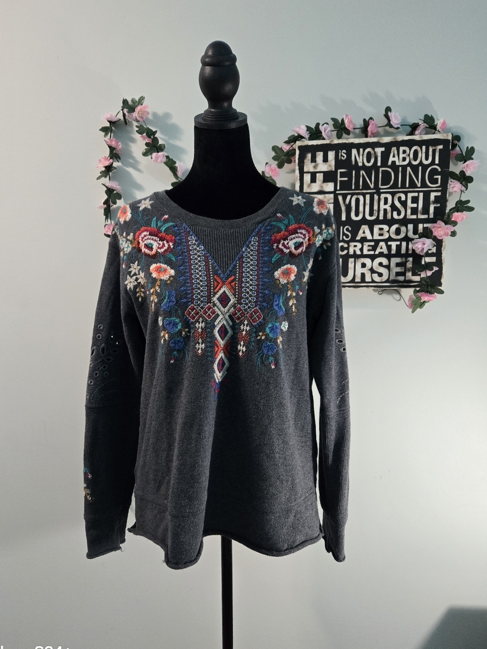 Johnny Was Gray Embroidered Floral Eyelet Sweatshirt Top Small